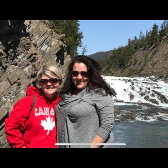 Meet your Posher, Lisa - Picture 1 of 1